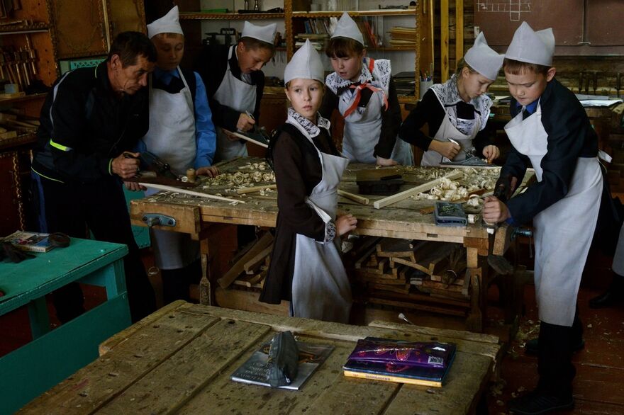 Деревенская школа. Серия.